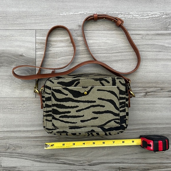 💚NWT🤎 Madewell The Transport Camera Bag: Tiger Calf Hair Edition Green Olive - Picture 6 of 12